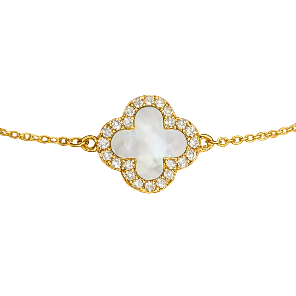 Detailed view of the 6 + 1.5 inch extender chain and secure lobster clasp for a customizable and comfortable fit.