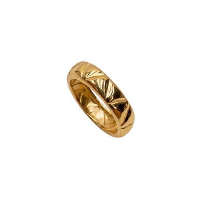 Close-up side view highlighting the precision geometric pattern on the S925 sterling silver band.