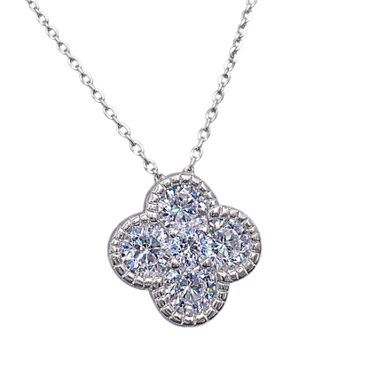 Close-up of zircon stones set in a four-leaf clover pendant made of rhodium plated sterling silver S925.