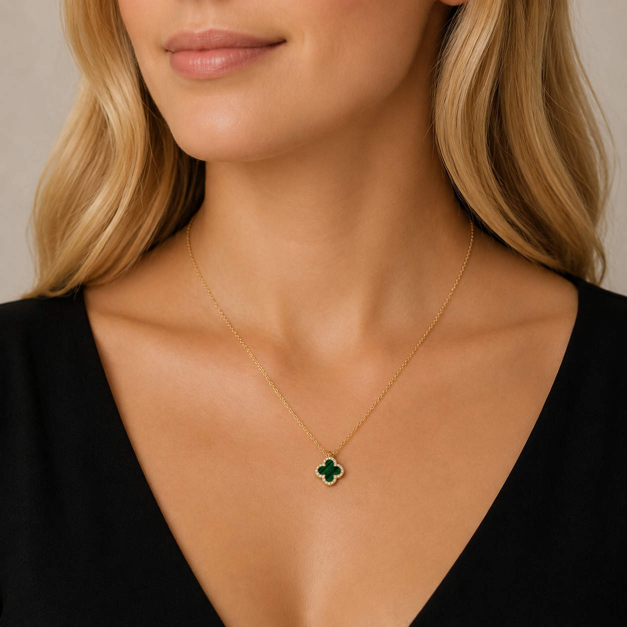 Elegant green clover pendant necklace made of sterling silver, 18k gold plated finish and zircon sparkle.