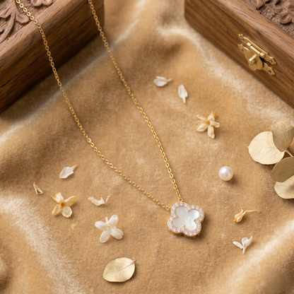 White clover luxury silver necklace, sterling silver jewelry with gold plating and brilliant zircon shine.